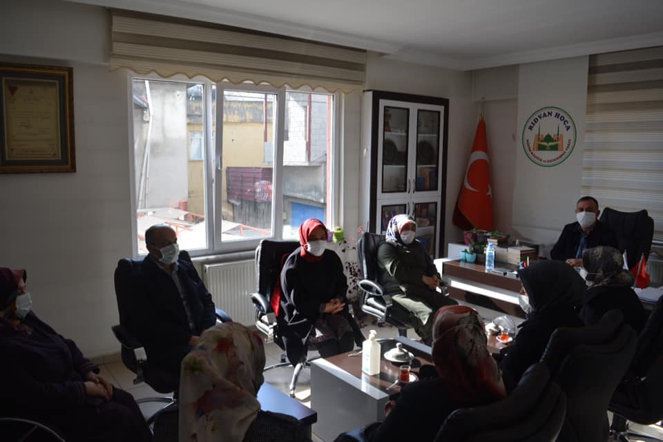 Anadolu Kadın ve Aile Derneği (Akadder) Başkanı Rabia Aldemir vakfımızı ziyaret etti.